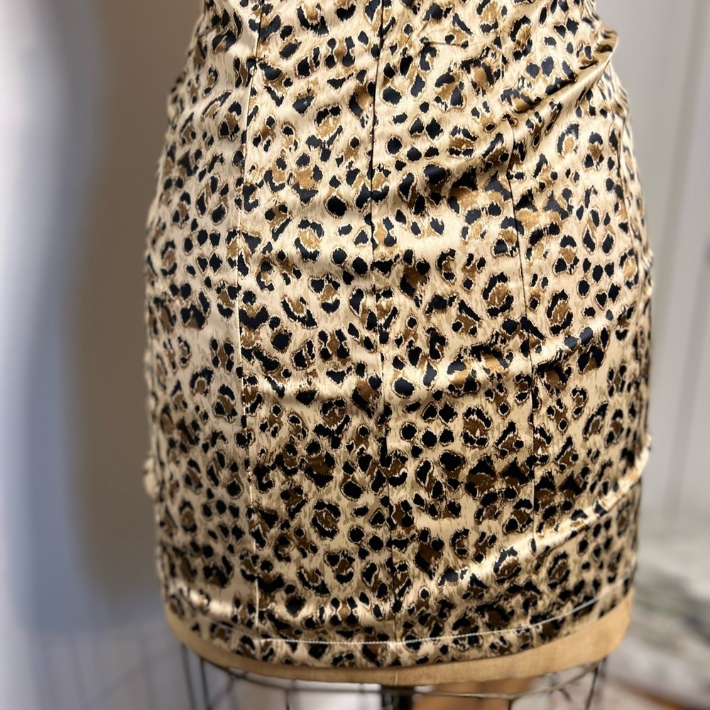 Free People animal
Print skirt size 4 side zip front slit - Picture 3 of 7